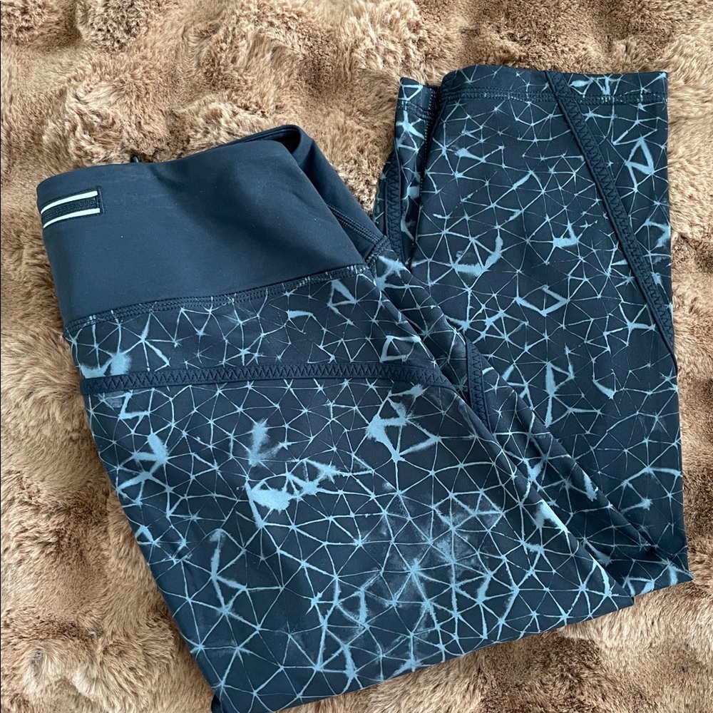 Lululemon Black Lace Play Luxtreme Crop Size 8